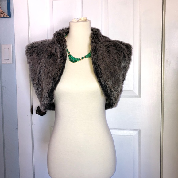 cropped faux fur vest - Picture 1 of 5